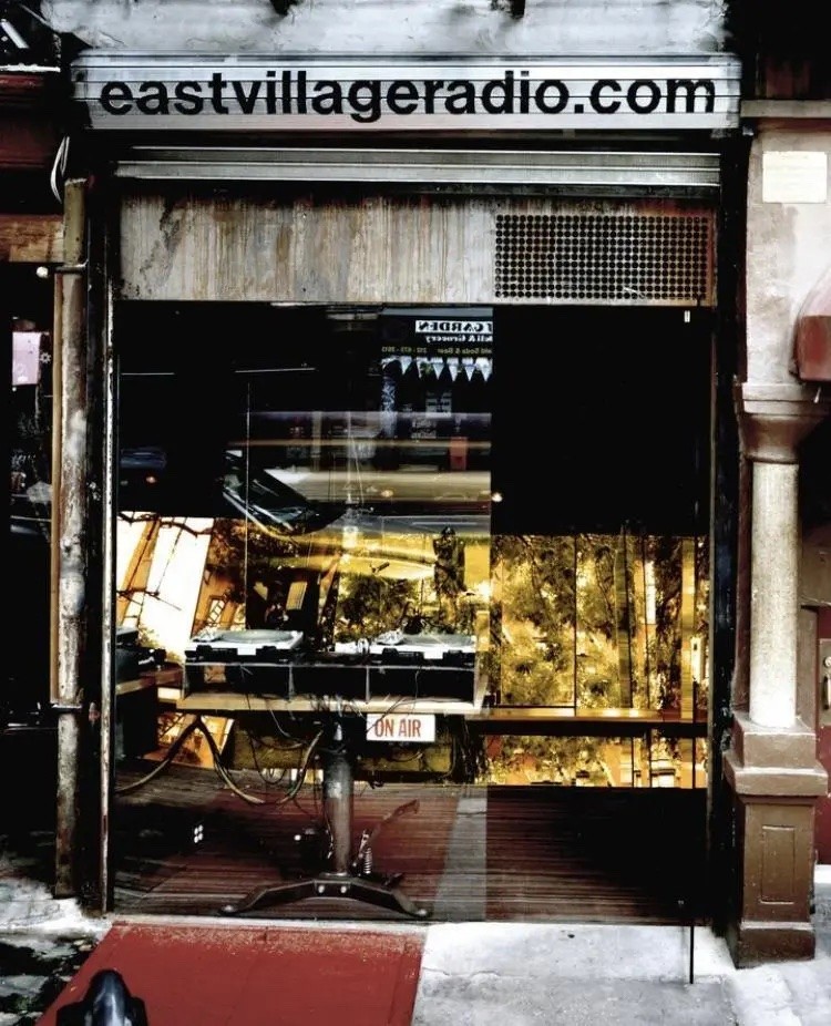 这就是为什么纽约市标志性的东村广播电台在十年后又死而复生